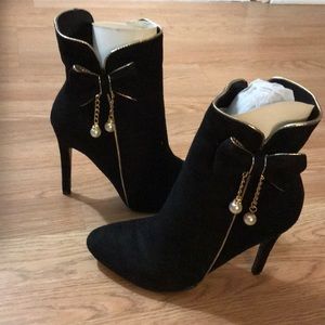 New bow boots